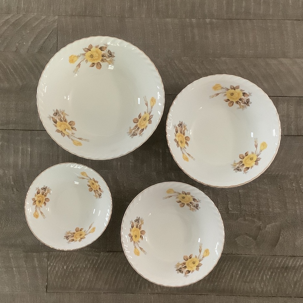 Set of 4 Vintage Yellow Rose Patterned Bowls